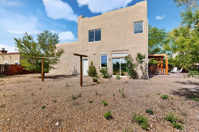 6808 Sunset Circle, Santa Fe, NM 87507