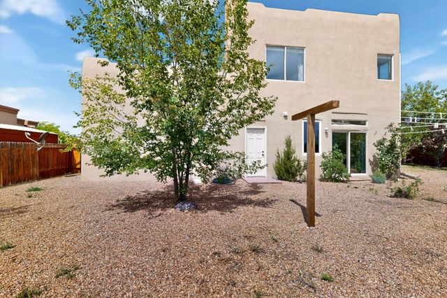 6808 Sunset Circle, Santa Fe, NM 87507