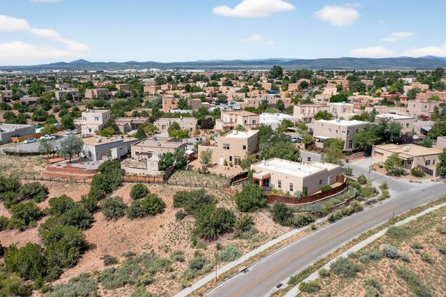 6808 Sunset Circle, Santa Fe, NM 87507