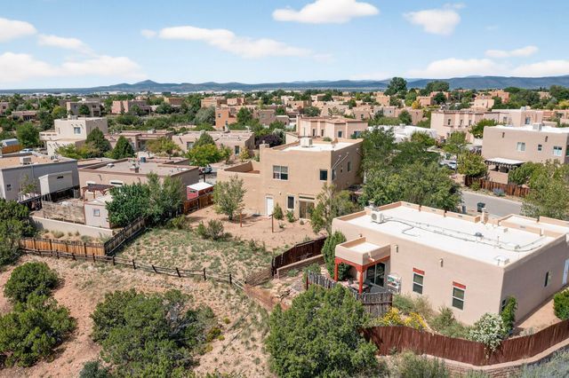 6808 Sunset Circle, Santa Fe, NM 87507