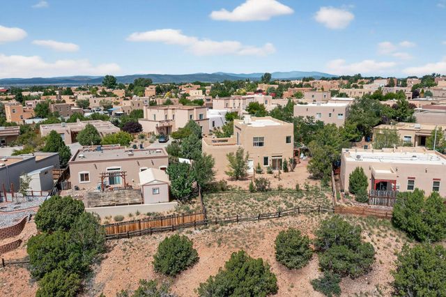 6808 Sunset Circle, Santa Fe, NM 87507