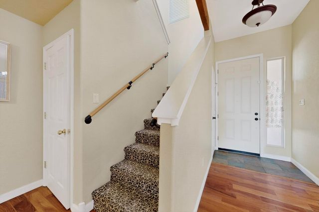 6808 Sunset Circle, Santa Fe, NM 87507