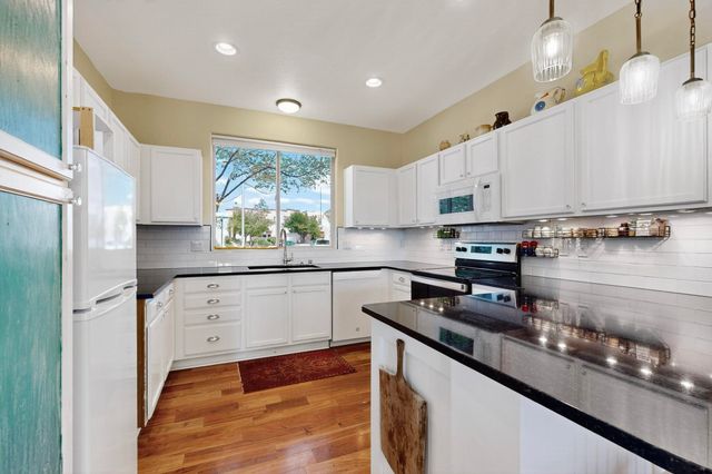 6808 Sunset Circle, Santa Fe, NM 87507