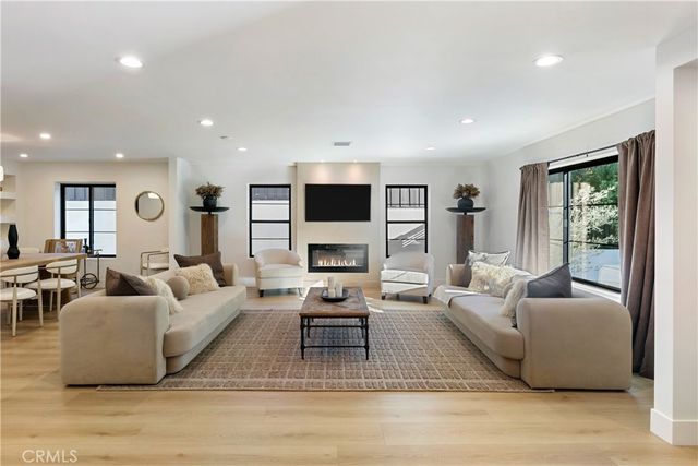 22269 Avenue San Luis, Woodland Hills, CA 91364