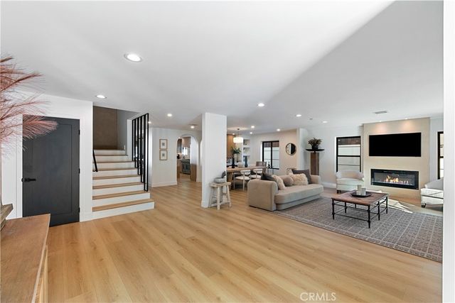 22269 Avenue San Luis, Woodland Hills, CA 91364