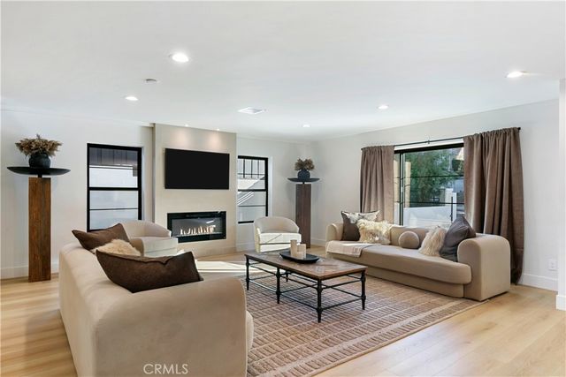 22269 Avenue San Luis, Woodland Hills, CA 91364