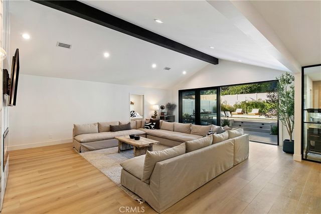 22269 Avenue San Luis, Woodland Hills, CA 91364