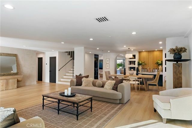 22269 Avenue San Luis, Woodland Hills, CA 91364