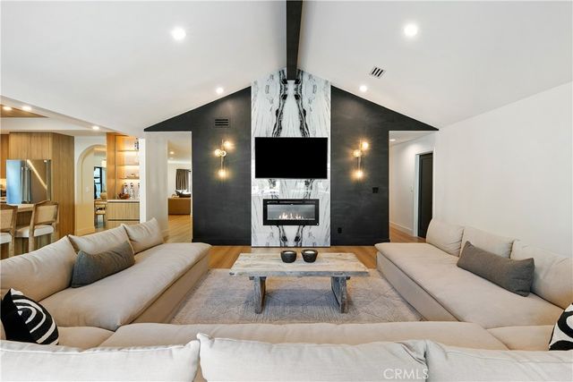 22269 Avenue San Luis, Woodland Hills, CA 91364