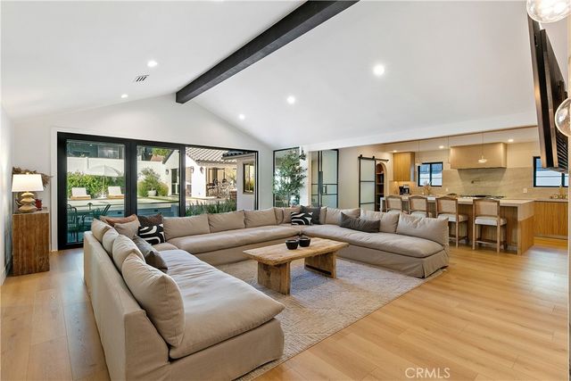 22269 Avenue San Luis, Woodland Hills, CA 91364