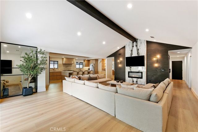 22269 Avenue San Luis, Woodland Hills, CA 91364