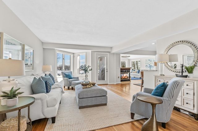 630 Carver Beach Road, Chanhassen, MN 55317