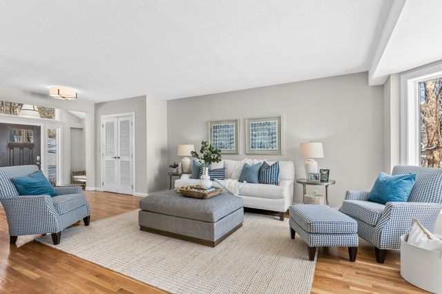 630 Carver Beach Road, Chanhassen, MN 55317