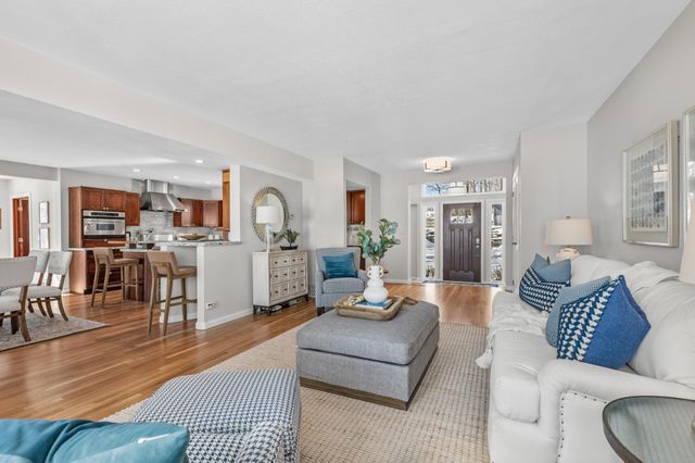 630 Carver Beach Road, Chanhassen, MN 55317