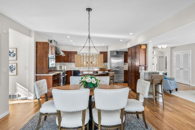 630 Carver Beach Road, Chanhassen, MN 55317