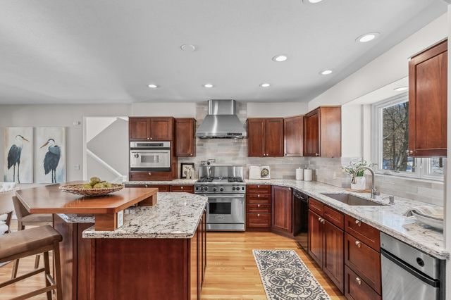 630 Carver Beach Road, Chanhassen, MN 55317