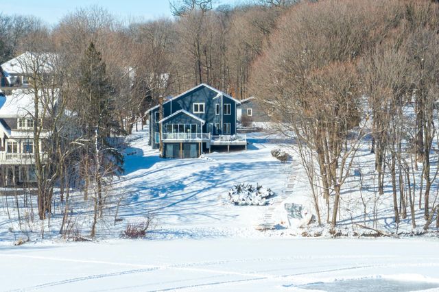 630 Carver Beach Road, Chanhassen, MN 55317