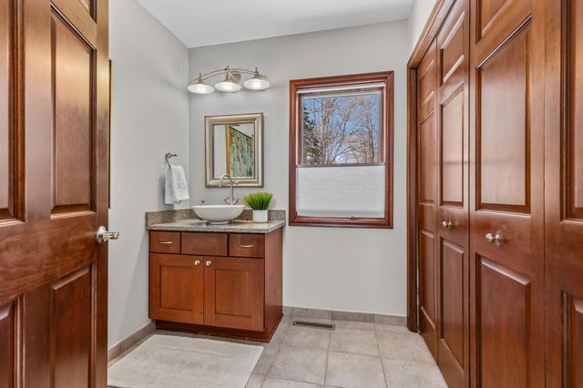 630 Carver Beach Road, Chanhassen, MN 55317