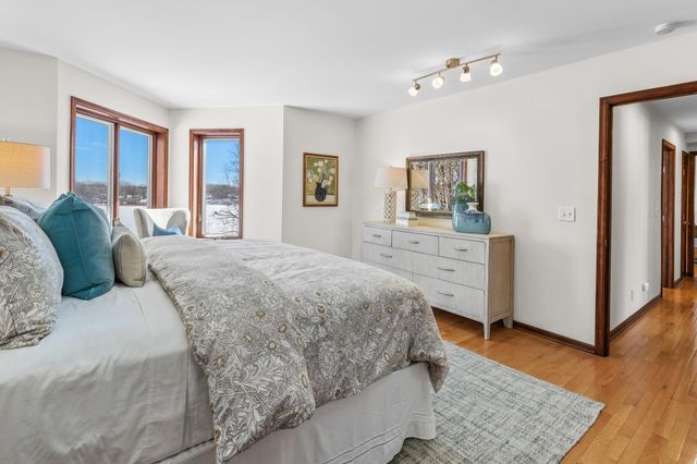 630 Carver Beach Road, Chanhassen, MN 55317