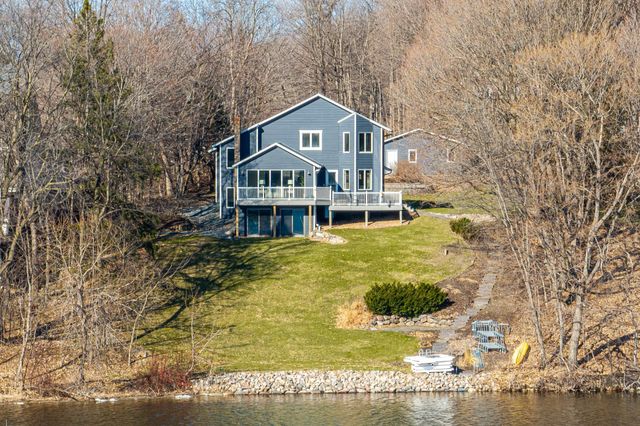 630 Carver Beach Road, Chanhassen, MN 55317