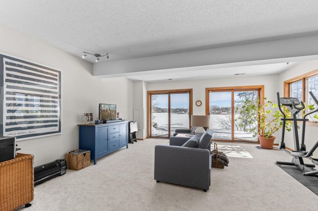 630 Carver Beach Road, Chanhassen, MN 55317