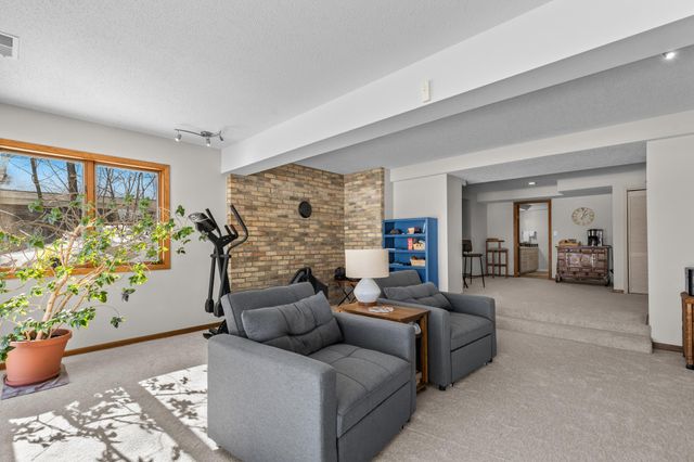 630 Carver Beach Road, Chanhassen, MN 55317