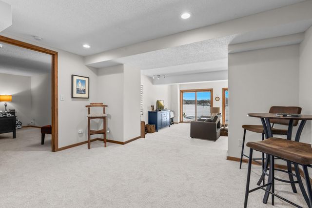 630 Carver Beach Road, Chanhassen, MN 55317