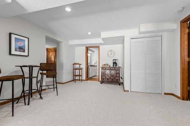 630 Carver Beach Road, Chanhassen, MN 55317