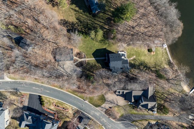 630 Carver Beach Road, Chanhassen, MN 55317