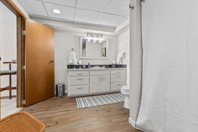 630 Carver Beach Road, Chanhassen, MN 55317