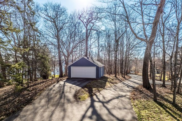 630 Carver Beach Road, Chanhassen, MN 55317