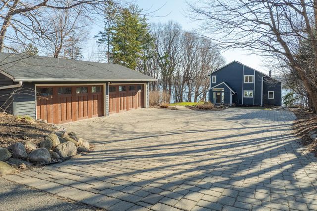 630 Carver Beach Road, Chanhassen, MN 55317