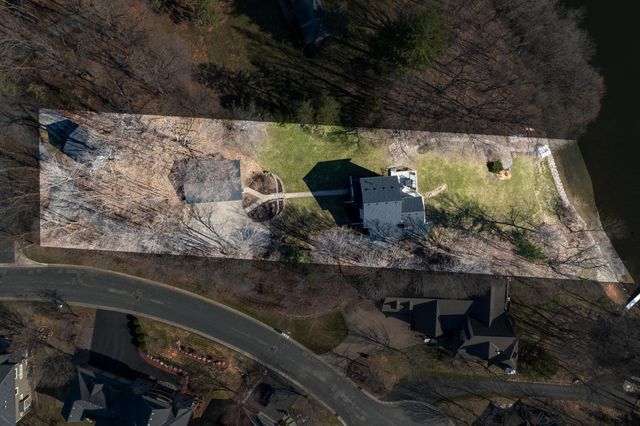 630 Carver Beach Road, Chanhassen, MN 55317