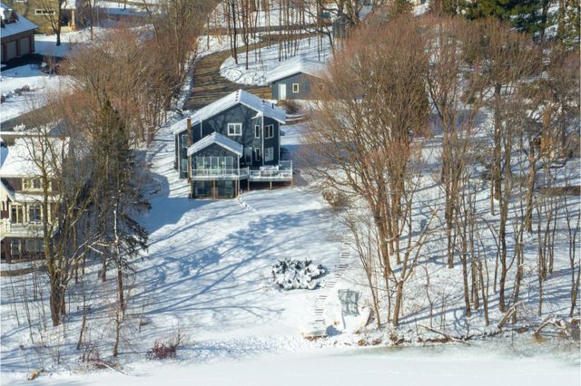 630 Carver Beach Road, Chanhassen, MN 55317