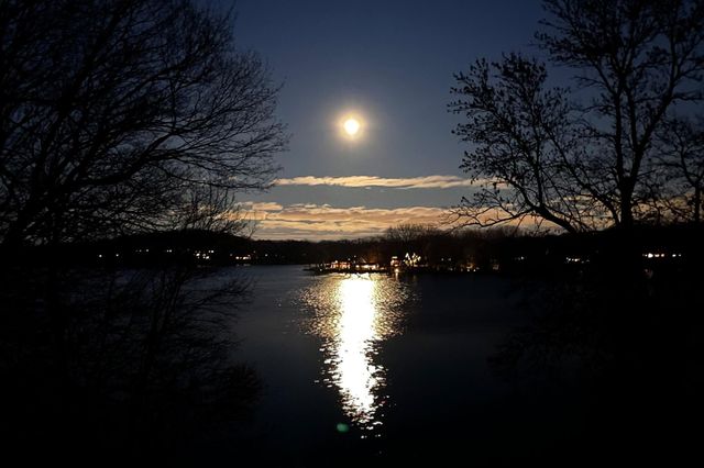 630 Carver Beach Road, Chanhassen, MN 55317