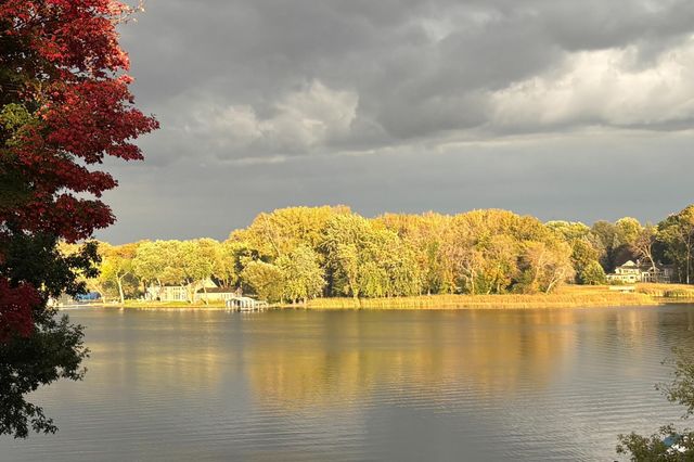 630 Carver Beach Road, Chanhassen, MN 55317