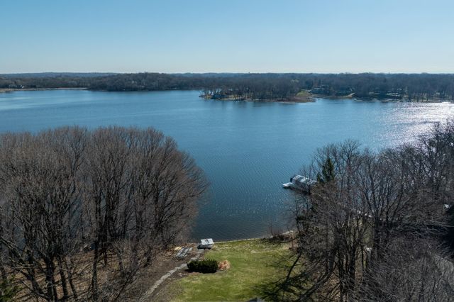 630 Carver Beach Road, Chanhassen, MN 55317