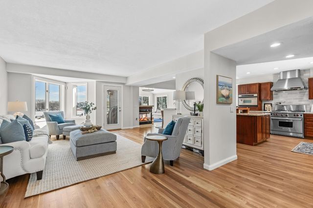 630 Carver Beach Road, Chanhassen, MN 55317