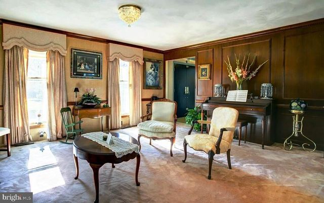 5557 MAIN ST, Chincoteague Island, VA 23336