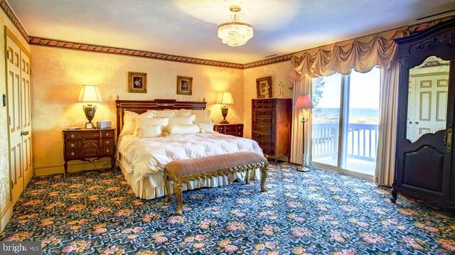 5557 MAIN ST, Chincoteague Island, VA 23336