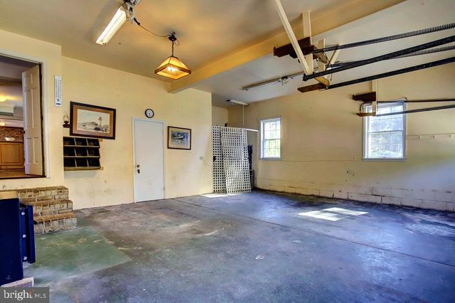 5557 MAIN ST, Chincoteague Island, VA 23336