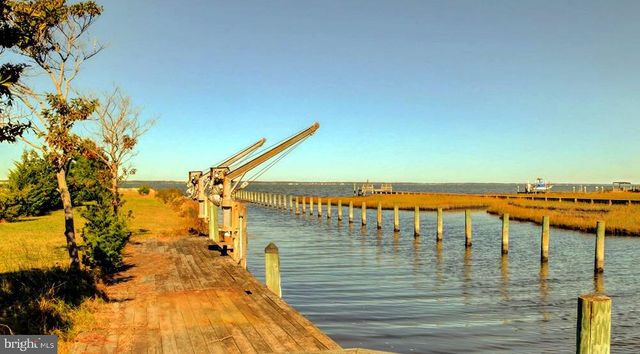 5557 MAIN ST, Chincoteague Island, VA 23336