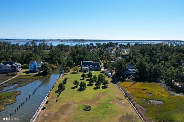 5557 MAIN ST, Chincoteague Island, VA 23336