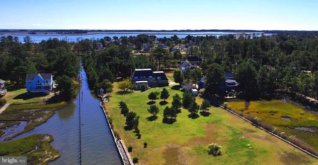 5557 MAIN ST, Chincoteague Island, VA 23336