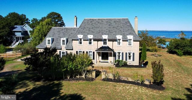 5557 MAIN ST, Chincoteague Island, VA 23336