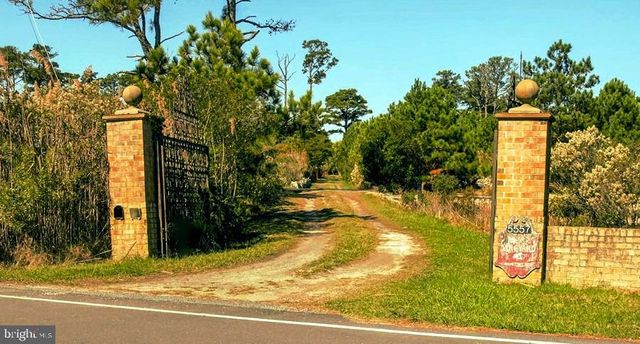 5557 MAIN ST, Chincoteague Island, VA 23336