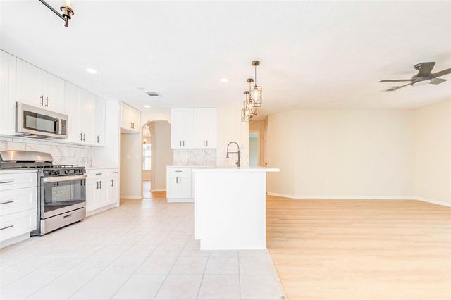 5318 Cilantro Lane, Baytown, TX 77521