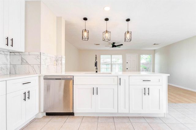 5318 Cilantro Lane, Baytown, TX 77521