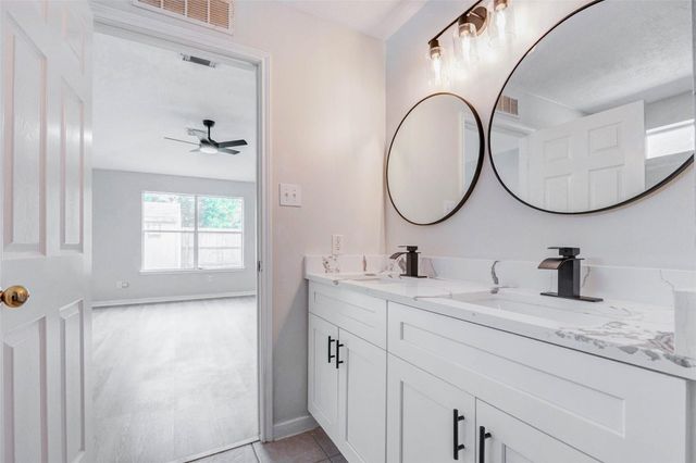 5318 Cilantro Lane, Baytown, TX 77521