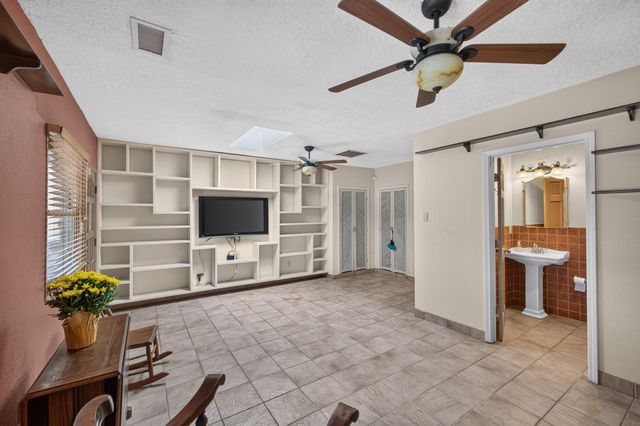 1207 Claire Court NW, Albuquerque, NM 87104